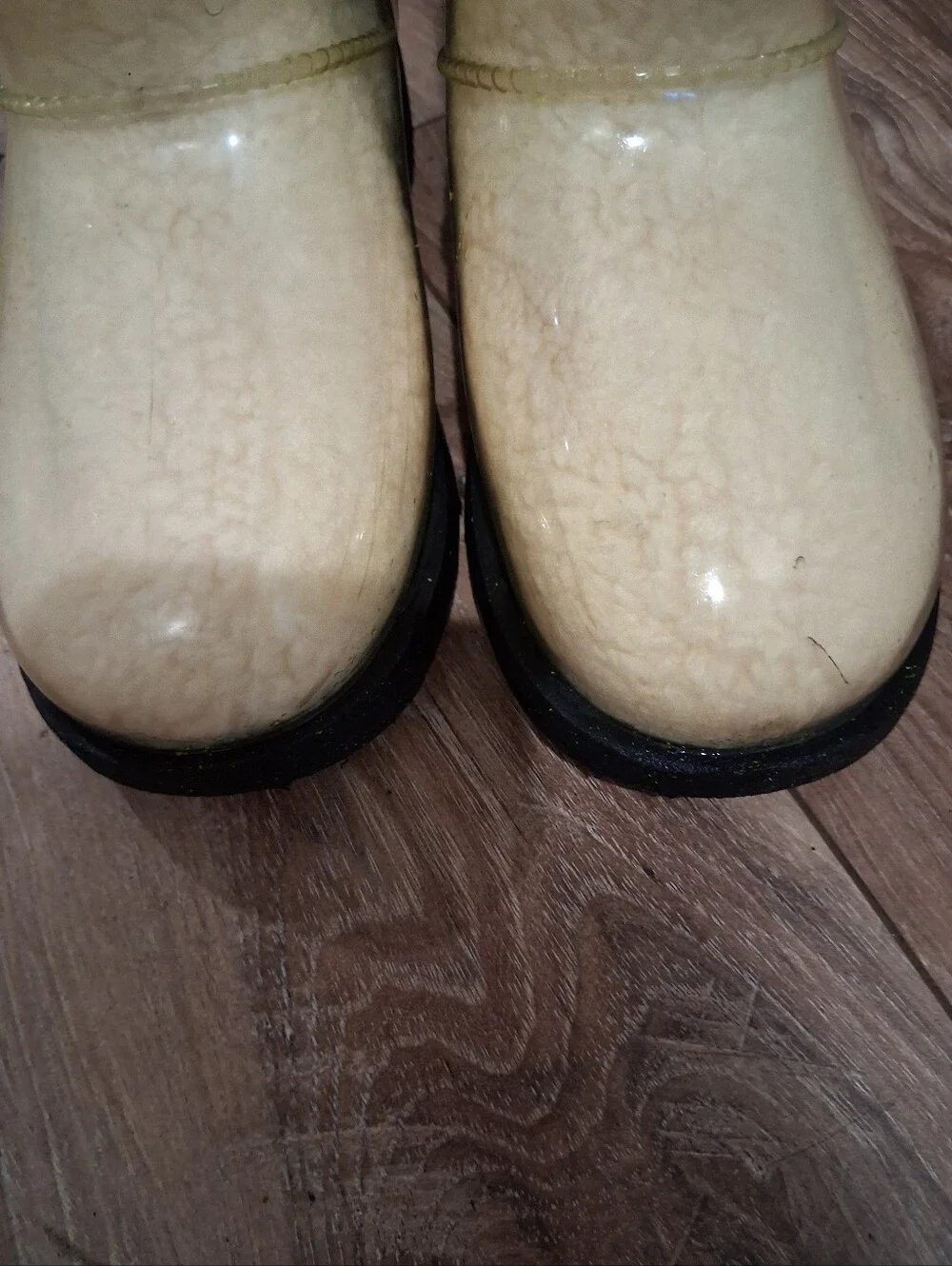UGGS